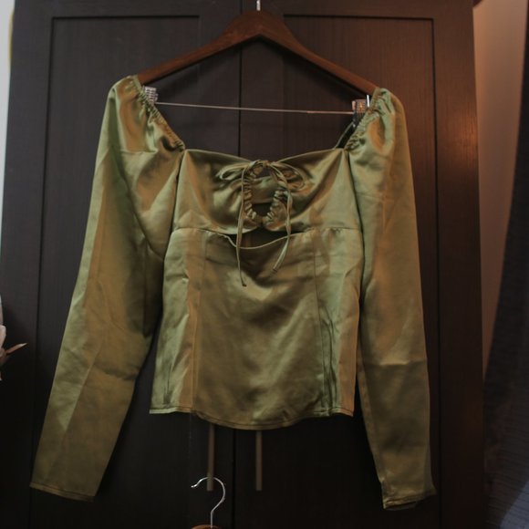 NWT Keyhole Green Olive Khaki Satin Top. - Picture 4 of 11